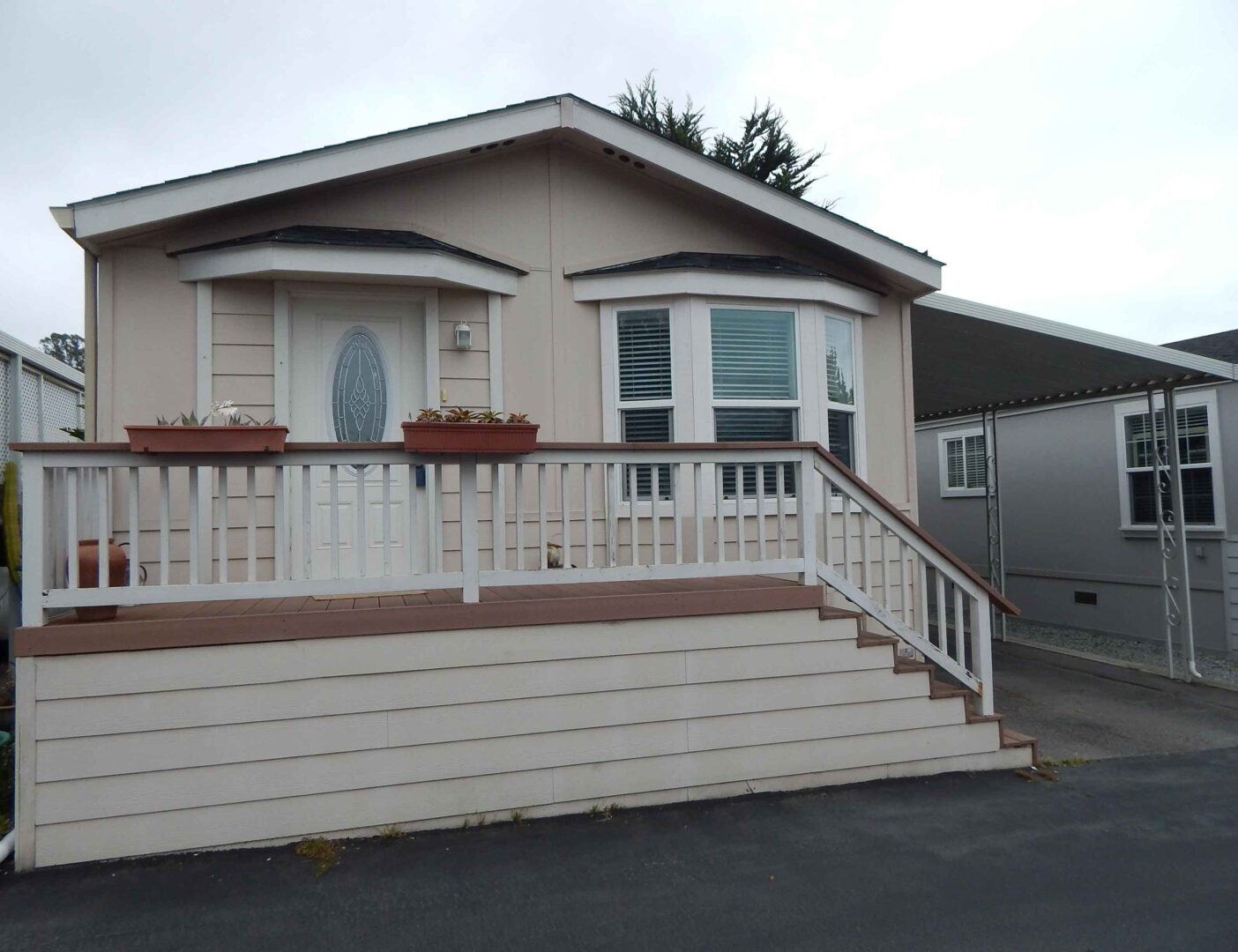   Manufactured home with beige and brown exteriors